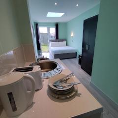 Letzi Private En-Suite, Near Heathrow Airport T3