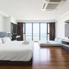 SUNRISE GURNEY FULLSEAVIEW LUXURY 2ROOM SUITE 8PAX