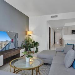 Stunning Beach Resort Large 4BR 3BA Condo 24 FL