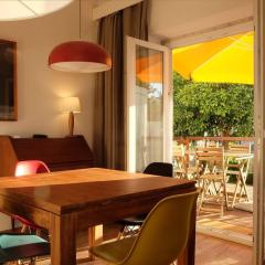 Central 2 bedroom apt w/Garden and Pantheon Views