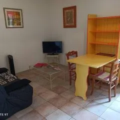 Anduze Gîte Les Lauriers au "Petit Clos des Cigales"