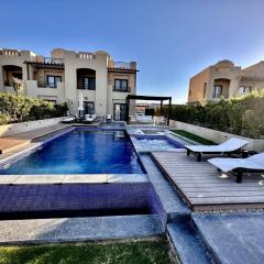 Luxurious Villa with Infinity Private Pool & Jacuzzi over Sabina Island's Lagoon