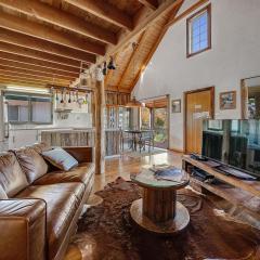 Aarlaur 2 - Charming 2BR Rustic Home l Bath l Fire Pit l WiFi l Air-Con