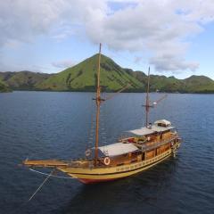 FLORESTA PHINISI BOAT