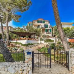 Luxury villa - by the sea, summer kitchen, hot tub, SUP, boat, 5 rooms, wifi, parking - Trogir