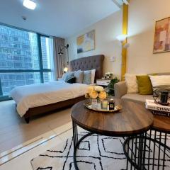 Angeliz Suites One Uptown Residence 1BR, Book Airport Shuttle, Fast Wifi, FREE Swimming, Across and walk to Uptown Shopping Mall BGC