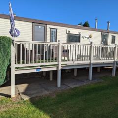 Superb Caravan With Decking Close To Hunstanton Beach In Norfolk Ref 23060s