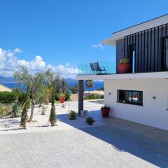 Très belle villa neuve 12 personnes, clim, piscine, dans le golfe de St-Tropez