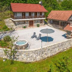 Amazing Home In Ozalj With Jacuzzi, 2 Bedrooms And Wifi
