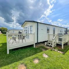 Lovely Caravan Nearby The Beach In Hunstanton, Norfolk Ref 23071c