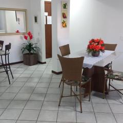 Apto. 2 quartos em Bombinhas (60 m da praia)