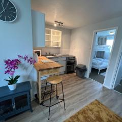 82, Belle Aire, Hemsby - Two bed chalet, sleeps 5, bed linen and towels included - pet friendly