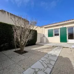 Maison rénovée à 350m de la plage avec cour, terrasse et parking, Dolus-d'Oléron - FR-1-246A-236