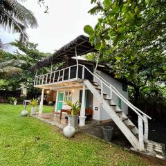 Beach House Kalukatiya - Family Villa, Seaview Room, Garden Room