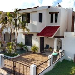 Cómoda casa céntrica con alberca privada en Cancún