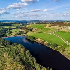 Cozy rural lodge, amazing views close to Holmfirth