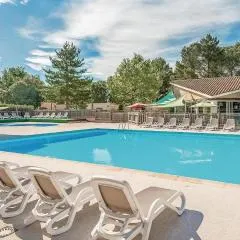 39 - Mazet Provençal dans Village Vacances