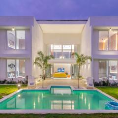 StayVista at Hilldale - Mountain-View Villa with Manicured Lawn, Quaint Gazebo, and Swimming Pool