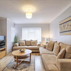 Modern Spacious 2 Bedroom Apartment in Brentwood