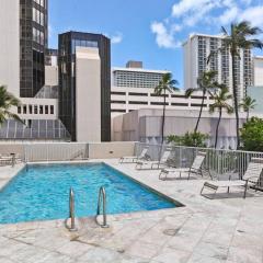 Modern Studio - Heart of Waikiki with Parking!