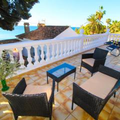 Great villa, Sea views, 20 secs walk to the beach, BBQ, 9 people, 5 mins car from Alicante city center, sailing club 3 mins walk