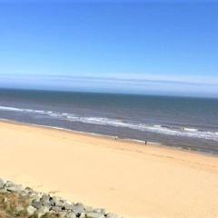 2-bed chalet 5 minute walk to beach, nr Great Yarmouth & Norfolk Broads