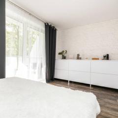 ALURE RESIDENCES 1 & 24h self check-in, free parking in front of the apartment building, new building, terrace, cafe with breakfast in the apartment building, next to the aqua park