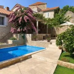 Heritage house Dvor