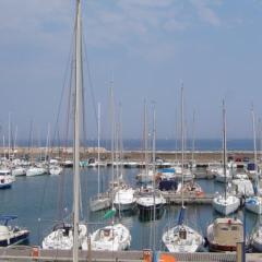 Spacieux T3 avec piscine et parking à La Favière - FR-1-610-8