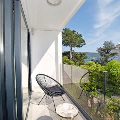 4K - Modern apartment very close to the sea