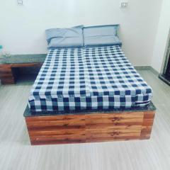 Hotel O Helooeesh Rooms Near Johari Enclave Metro Station