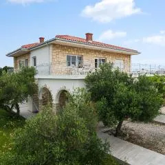 Stunning Apartment In Gornje Selo