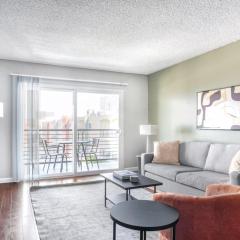 Woodland Hills 2br w pool gym nr Warner Center LAX-892
