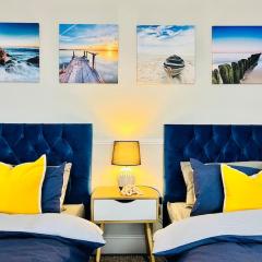 Beach Vibes in Southend-On-Sea by Artisan Stays I Free Parking I Weekly or Monthly Stay Offer