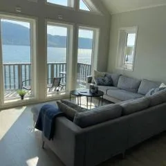 Ny rorbu ved sjøen, sentralt på Sunnmøre