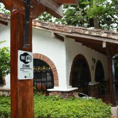 Hotel Pueblito Español (4 personas)