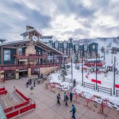 Ski In Out 3 BDR Condo with Stunning Mountain Views