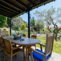 Oasis 2-bdrm Retreat with private garden,Pefkohori