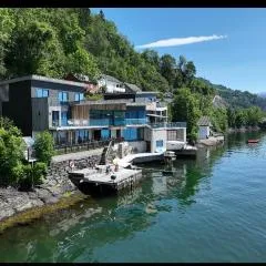 Panoramaresort in Hardangerfjord with boat and sauna to rent - Seaside Studio for 2 personer