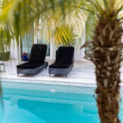 Serena calm pool house