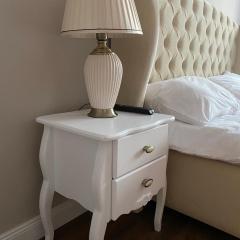 Spacious Mountain-View Apartment with Hot Tub and Free Parking 10 min to Old Town