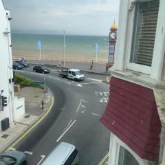 Amazing sea views ,brilliant location Apartment