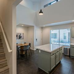 Modern 3 Bed - 3 Bath Townhouse w/ rooftop deck