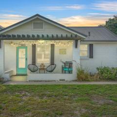 Barefoot Bungalow, Charming 1940s Beach House, 1 Block to Private Beach Access, Beach Gear & BBQ Provided