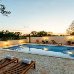 Seven Olives Guest House with heated pool near Krka waterfalls