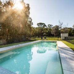 Echo Beach House Luxurious House with Pool and Ducted Air