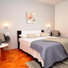 Apartment Nesh Split