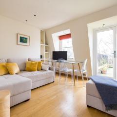 Cosy and light flat with a roof terrace in Chelsea