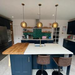 Beautiful & Stylish 4BD Family Home - Wimbledon