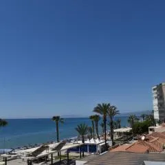 Fantastic studio - beachfront